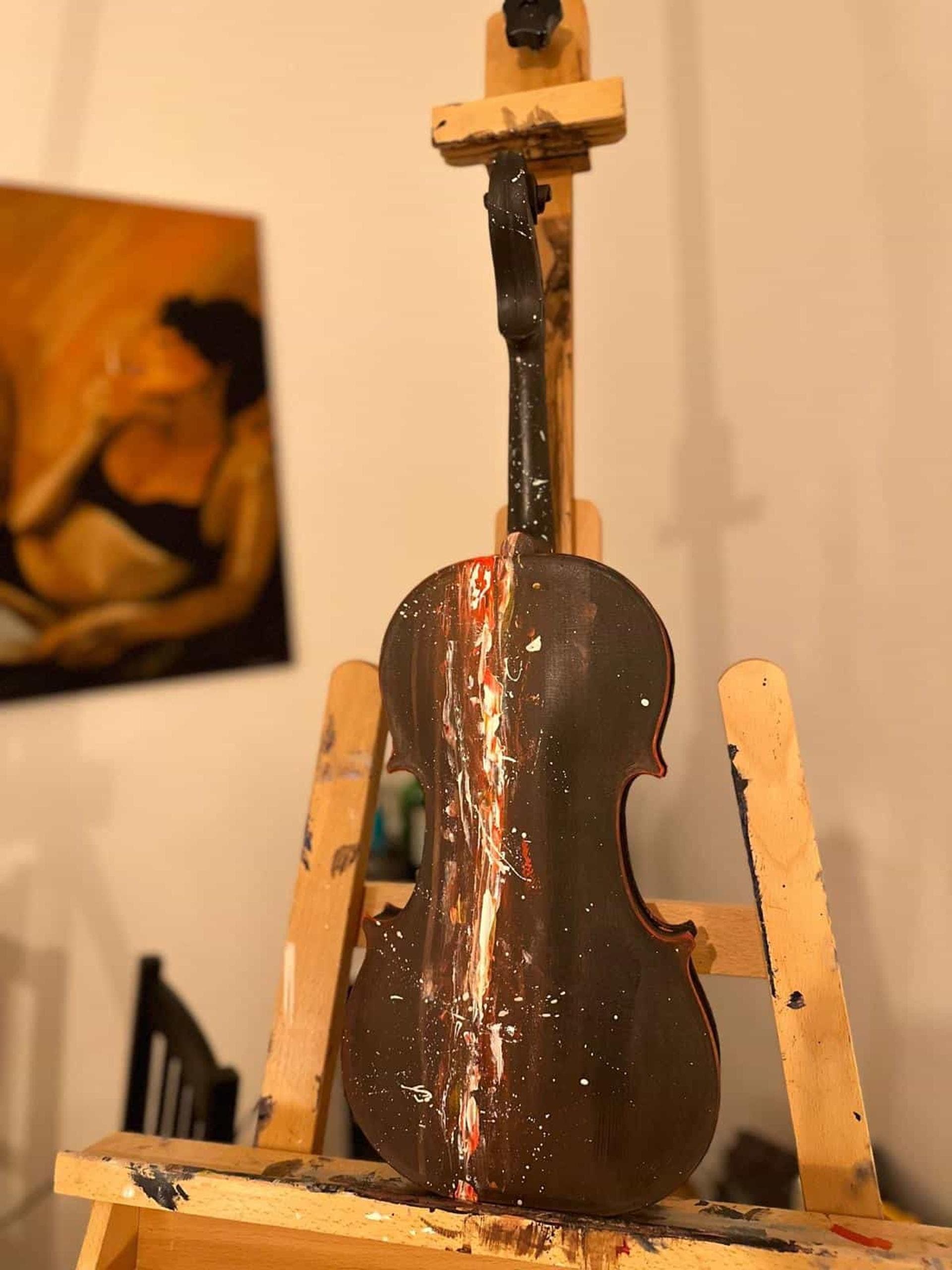 Painted violin for art on strings exhibition in cologne